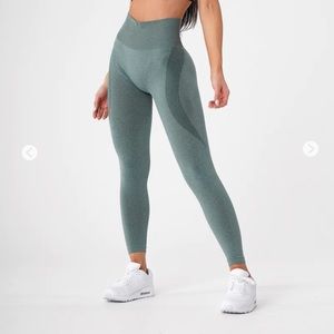 NVGTN Contour Seamless Leggings - Forest Green - Size Medium